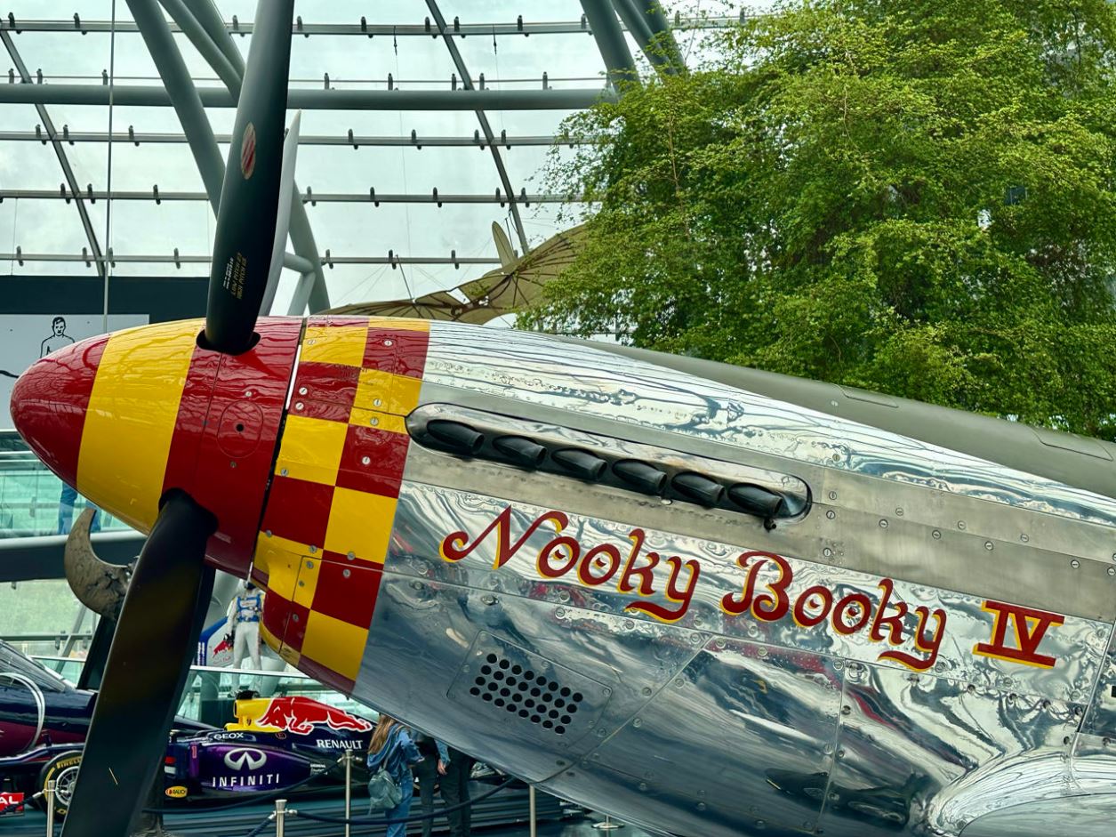 A :: Hangar 7, Red Bull - Old Bikers 4/8