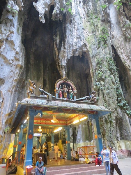 Einer der kleinen Tempel in den Batu Caves