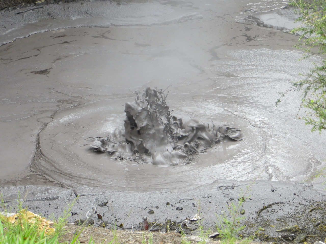 Hot and bubbling "Mud Pools" überall