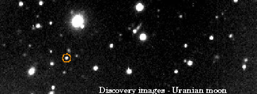 Animierte Ausschnitte des Entdeckungsbildes von Sycorax mit jeweils einer Stunde Abstand. Es kann auch ein schwacher Asteroid identifiziert werden.