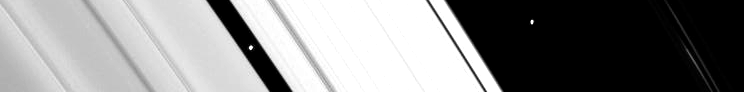 In dieser Aufnahme von Cassini vom sind zwei Schäfermonde zu erkennen: Pan (links) umkreist den Saturn im A-Ring, während