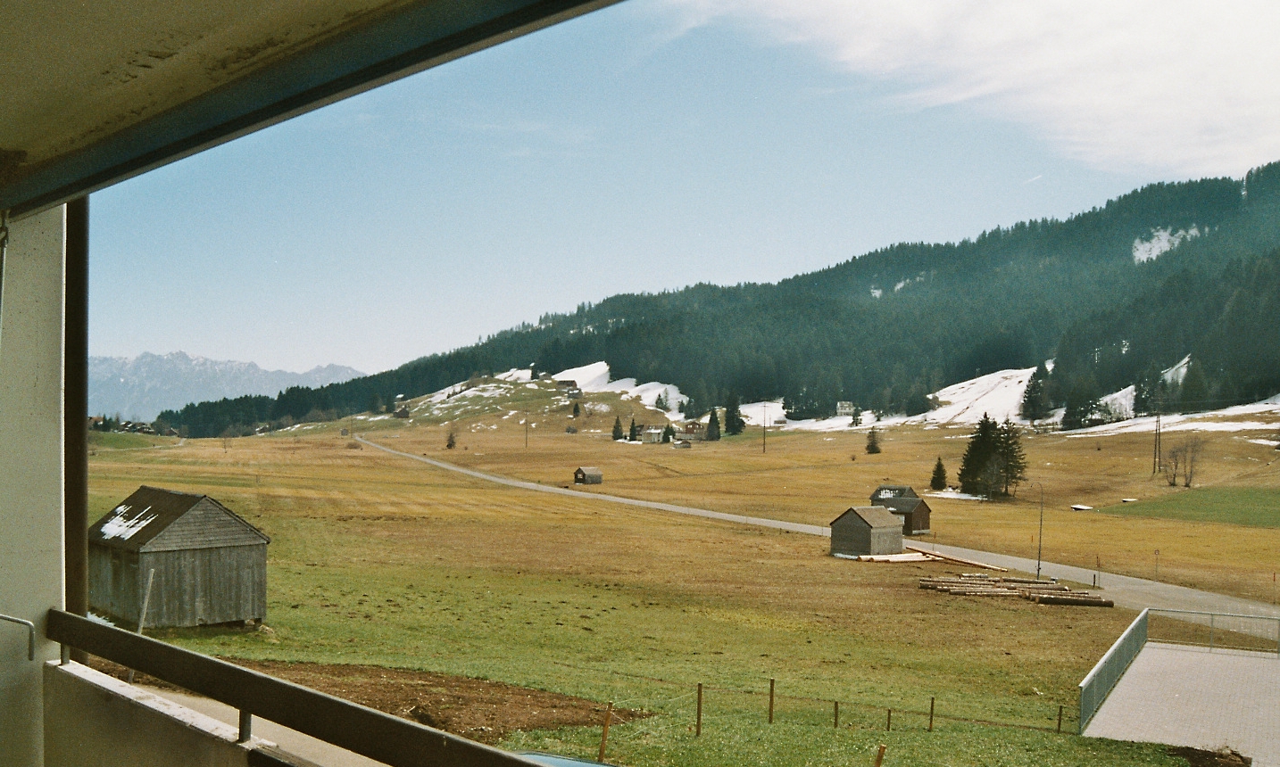 Aussicht vom Balkon auf das Munzenriet und die Kollersweid