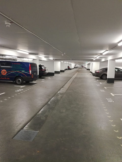 Einblick in die Tiefgarage.