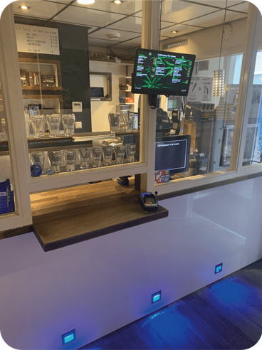 coffeeshop the game delft counter