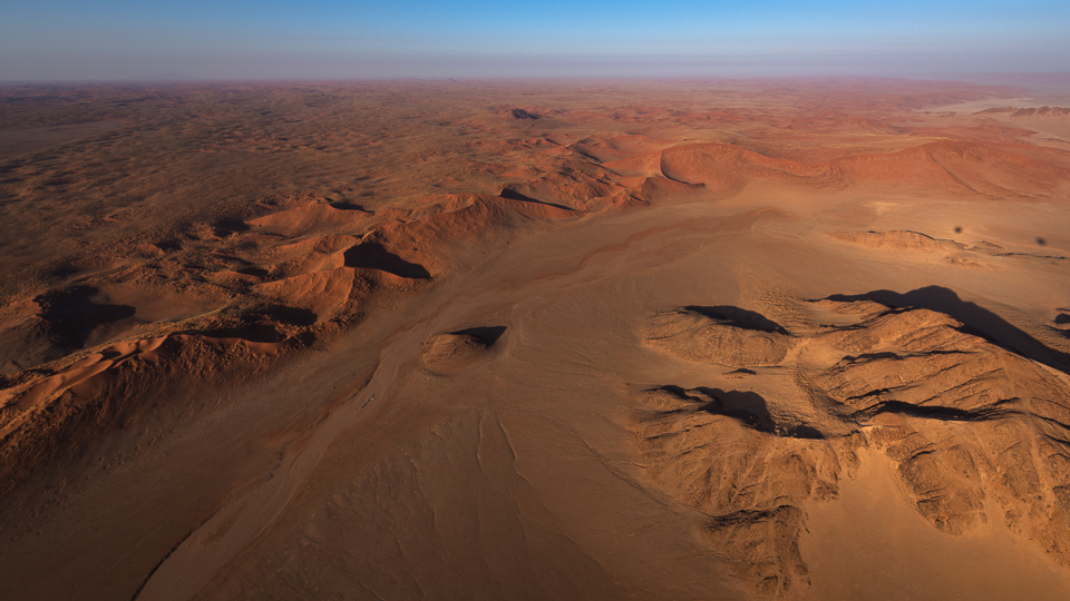 overlanding reiseblog namibia - ein traum wird realität - mit dem Heißluftballon bis an den rand der roten dünen der Sossusvlei