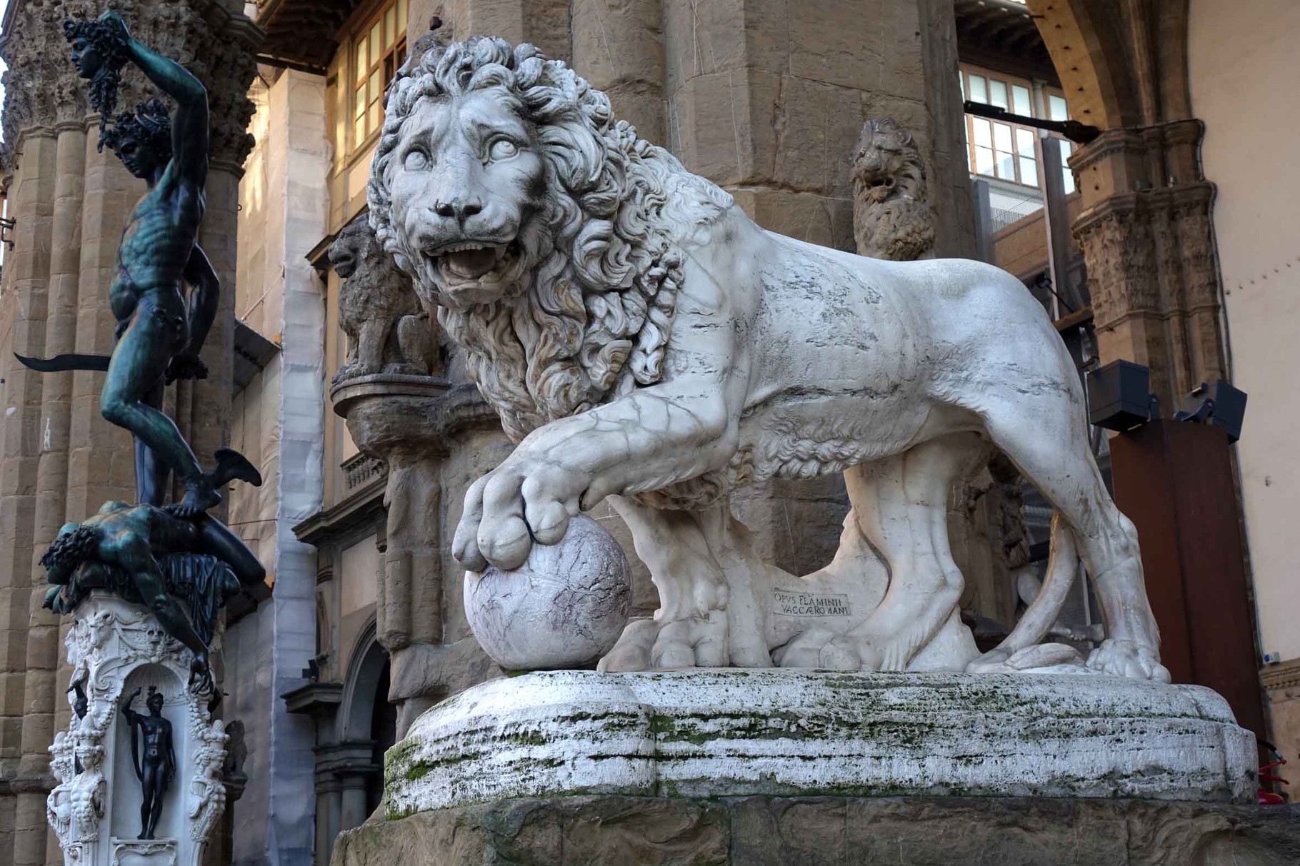 Piazza della Signora: Il Leone Marzocco 