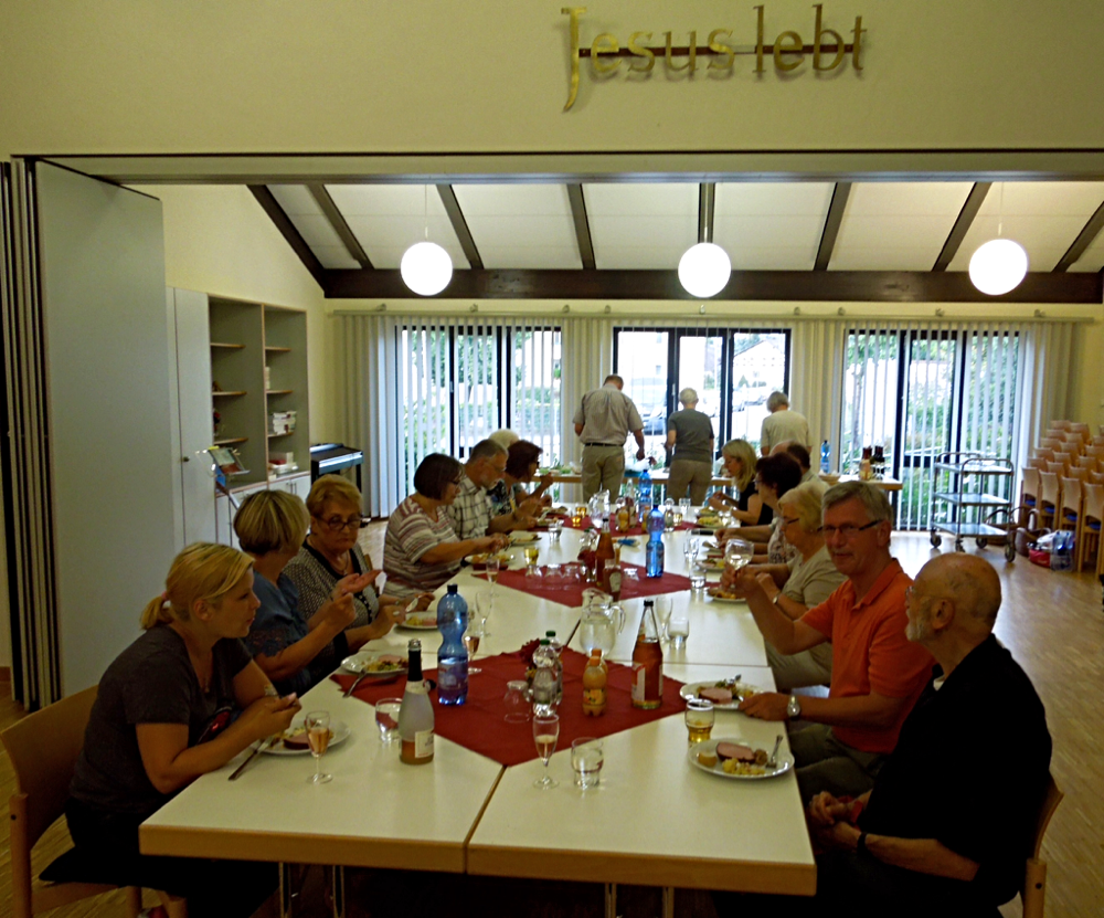 Unser Sommertreffen (gemeinsames Abendessen mit anschl. Bibelthema) im August 2017 (Foto: privat)