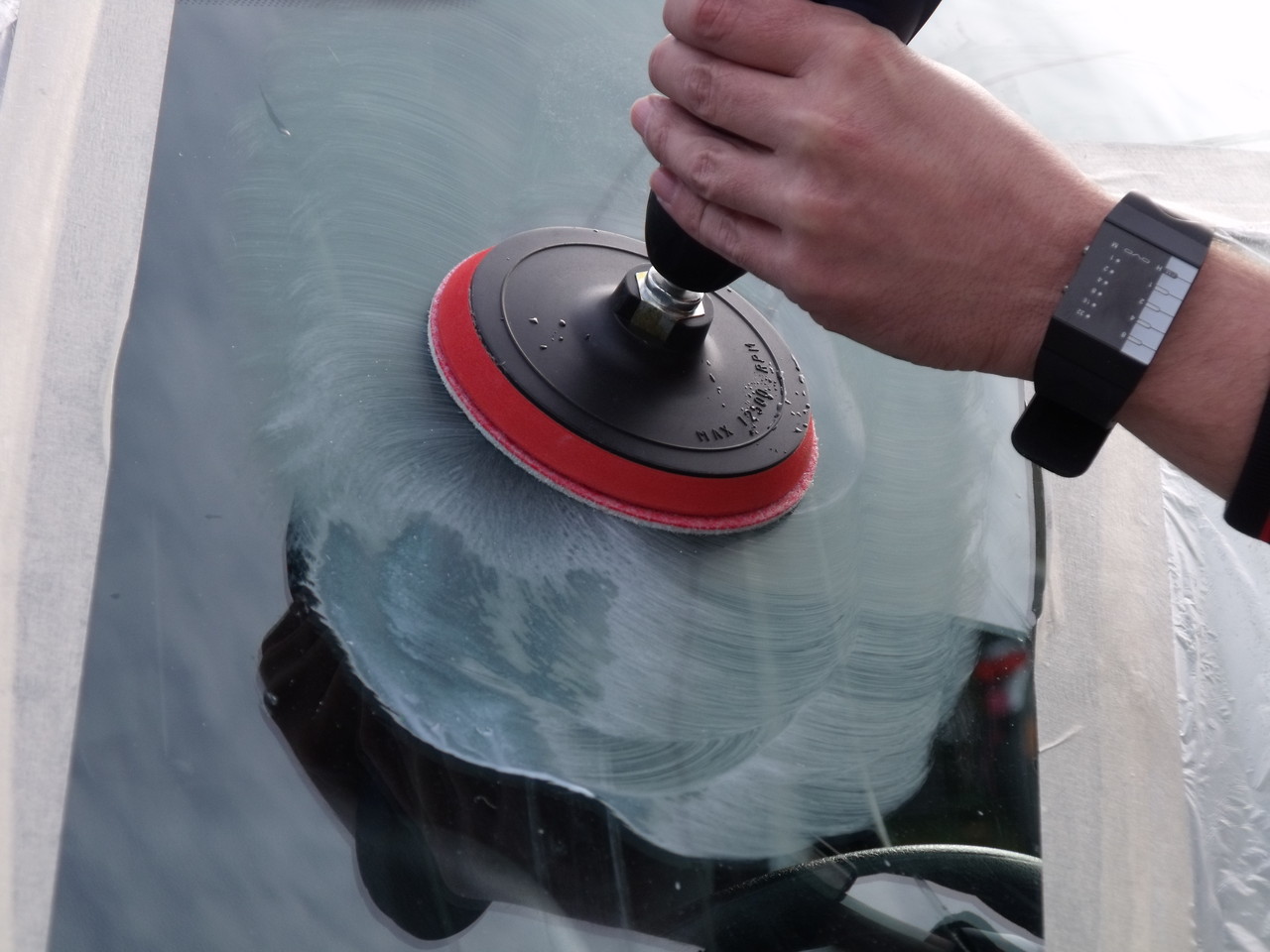 Kratzer in Autoscheiben und Windschutzscheiben polieren ? SCRATCHEX® Die Glassanierer