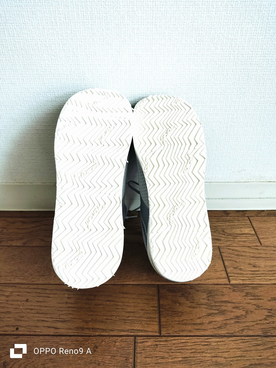 白いスニーカーの補高靴ー靴底