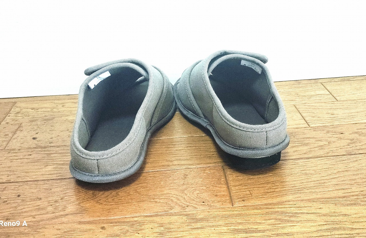変形性股関節症のルームシューズ