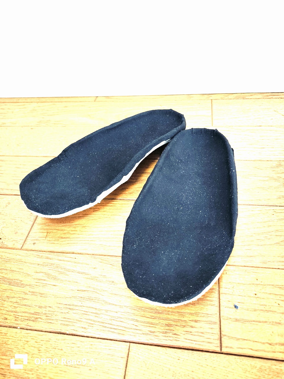 左右の脚の長さが違う高齢者のインソールと補高靴