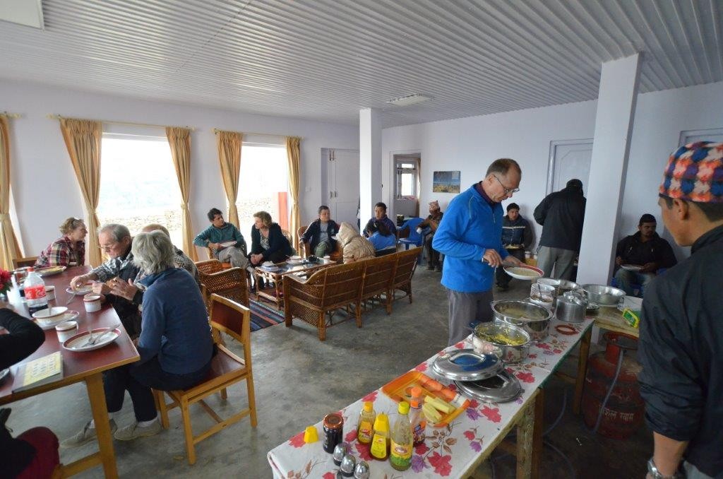 Drinnen gab es wie immer äußerst leckeres Essen aus der Trekkingküche