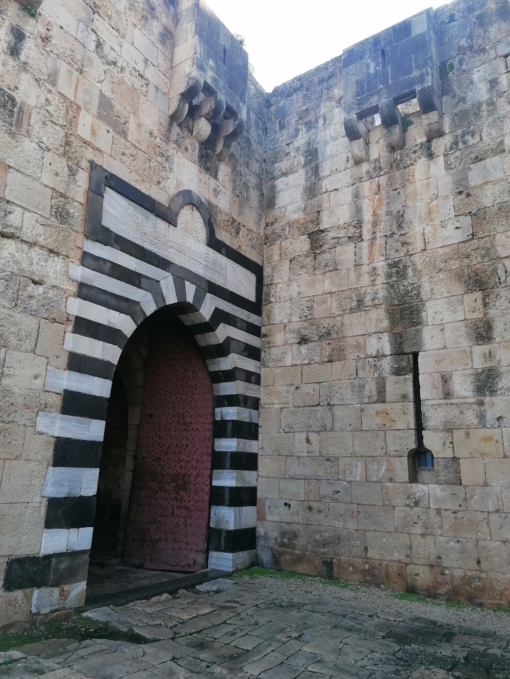 La porte de la citadelle construite par les ottomans.