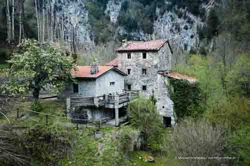 Die Toskana (1) - schroffe Berge und einsame Dörfer