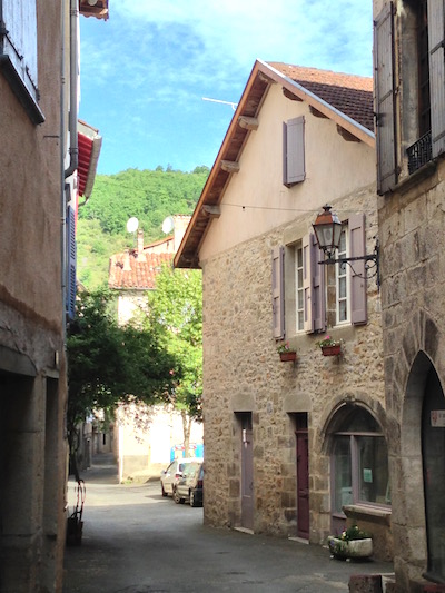 Angle de la rue Droite et de la place des Capucins - Saint Antonin Noble Val (82)