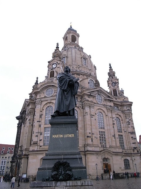 Frauenkircheとルター像