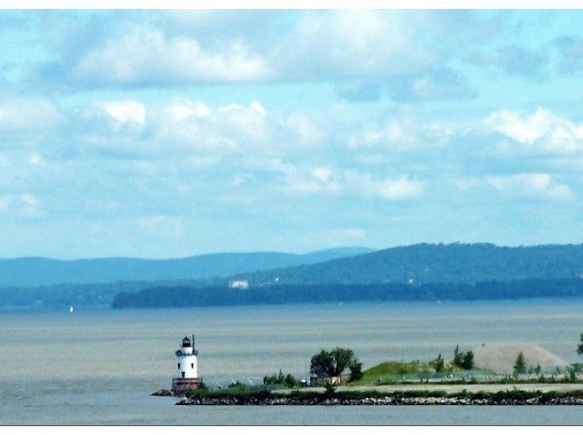 LE PHARE de SLEEPY HOLLOW vu du CIMETIERE.