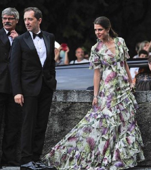 GAD ELMALEH et CHARLOTTE CASIRAGHI en GUCCI.