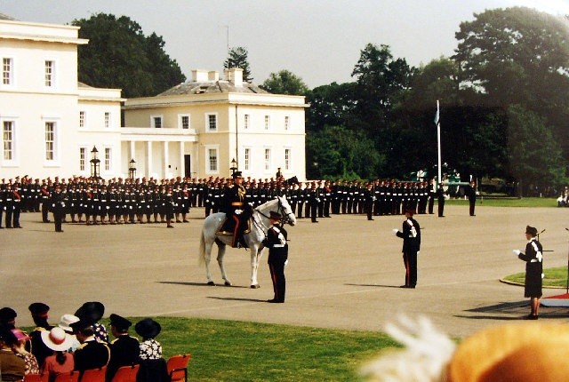 L'Académie Royale Militaire de Sandhurst est l'école de formation des officiers de l'Armée de terre britannique et ceux des pays liés par un accord de coopération.