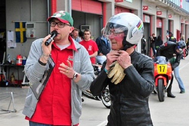 AVRIL 2013. CARLO UBBIALI, 84 ANS, FAIT UN TOUR SUR UNE MV AGUSTA. TRACé ENZO ET DINO FERRARI CIRCUIT 200 MIGLIA DI IMOLA.