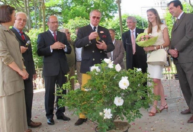 LOCHES. JUIN 2013. BAPTÊME DE LA ROSE AGNES SOREL AVEC LA PRINCESSE CHARLOTTE.