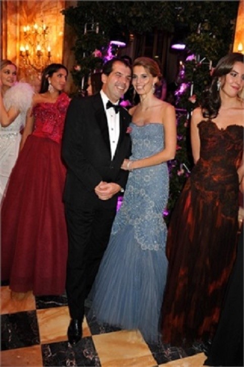 SAMEDI 26 NOV. 2011. HÔTEL CRILLON. BAL DES DEBUTANTES. S.A.R LE Pce CARL AVEC SA FILLE AÎNEE S.A.R LA Pcesse CHARLOTTE. 