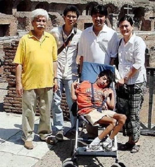 NOS VACANCES EN ITALIE. ROME. AOÛT 2008. La famille ne se sépare jamais...