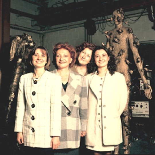  GIANPAOLO VENTURI MEURT EN 1979, SA VEUVE GABRIELLA REPREND LES RÊNES DE LA FONDERIE, EPAULEE PAR SA SOEUR TIZIANA. REJOINTES BIENTÔT PAR ROBERTA  ET GIOVANNA. QUATRE FEMMES à VEILLER SUR LES BRONZES DES PLUS GRANDS ARTISTES DU MONDE.