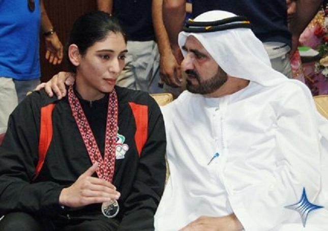 PERE TENDRE et ATTENTIONNE S.A. L'EMIR EST TOUJOURS PRESENT POUR CHAQUE EVENEMENT IMPORTANT.  ICI SHEIKHA MAITHA N'A QUE LA MEDAILLE D'ARGENT, ELLE AURAIT AIME OFFRIR LA MEDAILLE D'OR à SON PAPA.