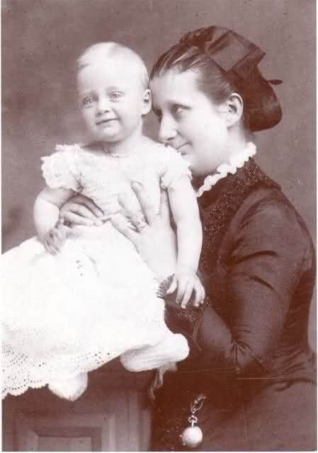 LA PRINCESSE MARIA-PIA DES DEUX-SICILES (1849 + 1883) et SON FILS LE PRINCE ELIE DE BOURBON PARME (1880 + 1959) 