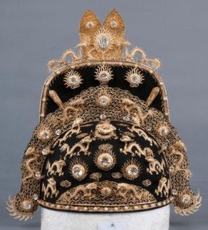 LA COURONNE 660g d'or + DIAMANTS