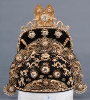 LA COURONNE 660g d'or + DIAMANTS