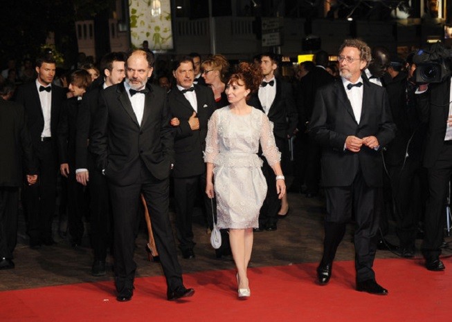 MAI 2011. 64ème FESTIVAL DE CANNES. "LES NEIGES DU KILIMANDJARO" de g. à drte. Jean-Pierre DARROUSSIN, Ariane ASCARIDE et son époux Robert GUEDIGUIAN.