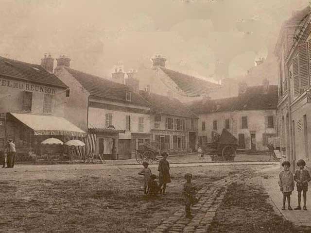 PLACE DE L'EGLISE. AVEC NOS CHALEUREUX REMERCIEMENTS à www.papytane.com POUR LES PHOTOS ANCIENNES D'OZOIR 