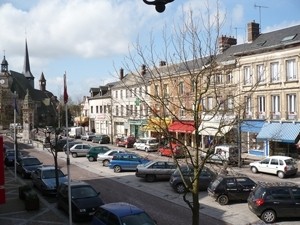 Centre ville, au fond une des 3 monumentales fontaines.