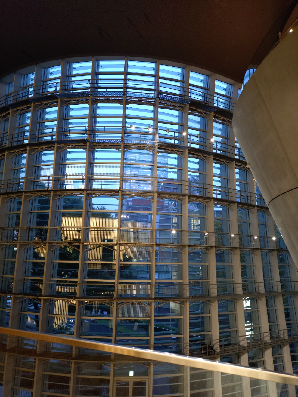 国立新美術館