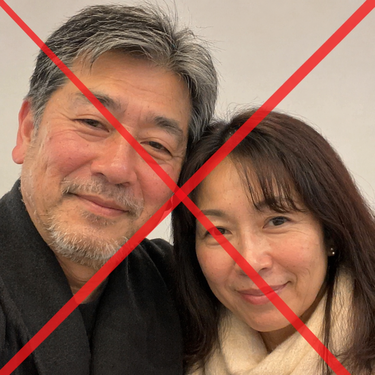 自撮りのみのカップル写真|交際実態の証明としては不十分な例