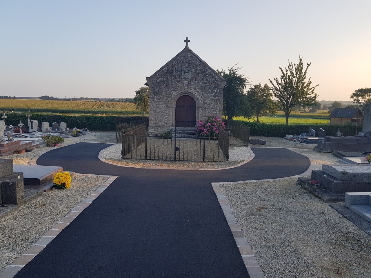 Aménagement des allées du cimetière de Thuboeuf SIVOM Région Lassay les Châteaux