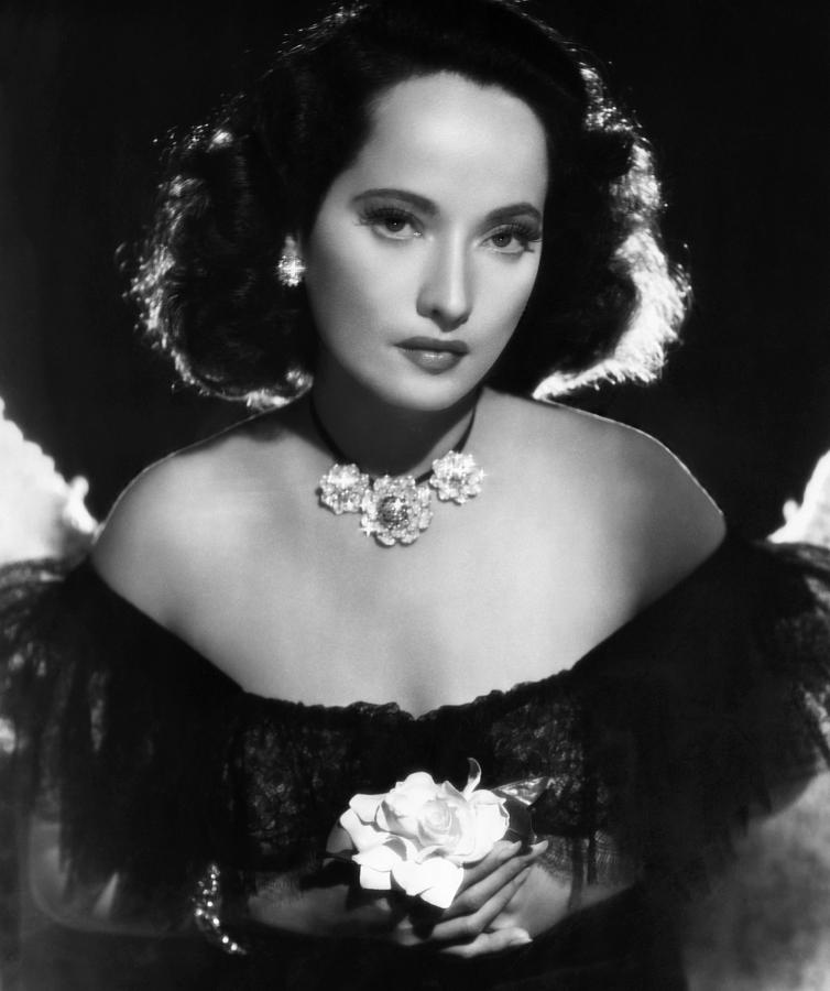 MERLE OBERON GRAN ESTRELLA DE FAMA MUNDIAL HIZO ENTRE GANDES PELICULAS "CUMBRES BORRASCOSAS" CON LAURENCE OLIVIER....OSCAREADA CARRERA BRILLANTISIMA EN MULTITUD DE PELICULAS INOLVIDABLES LA CONOCI EN SU CASA DE LAS LOMAS DE CHAPULTEPEC CASADA CON BRUNO