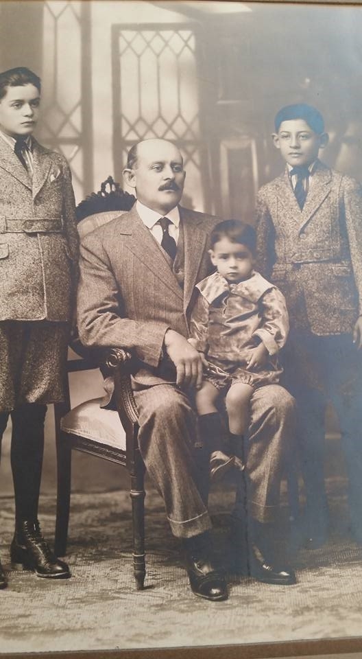 MI PAPA PEPE ABUELO MATERNO Y MIS TIOS, JOSE, ROBERTO, Y SERGIO...