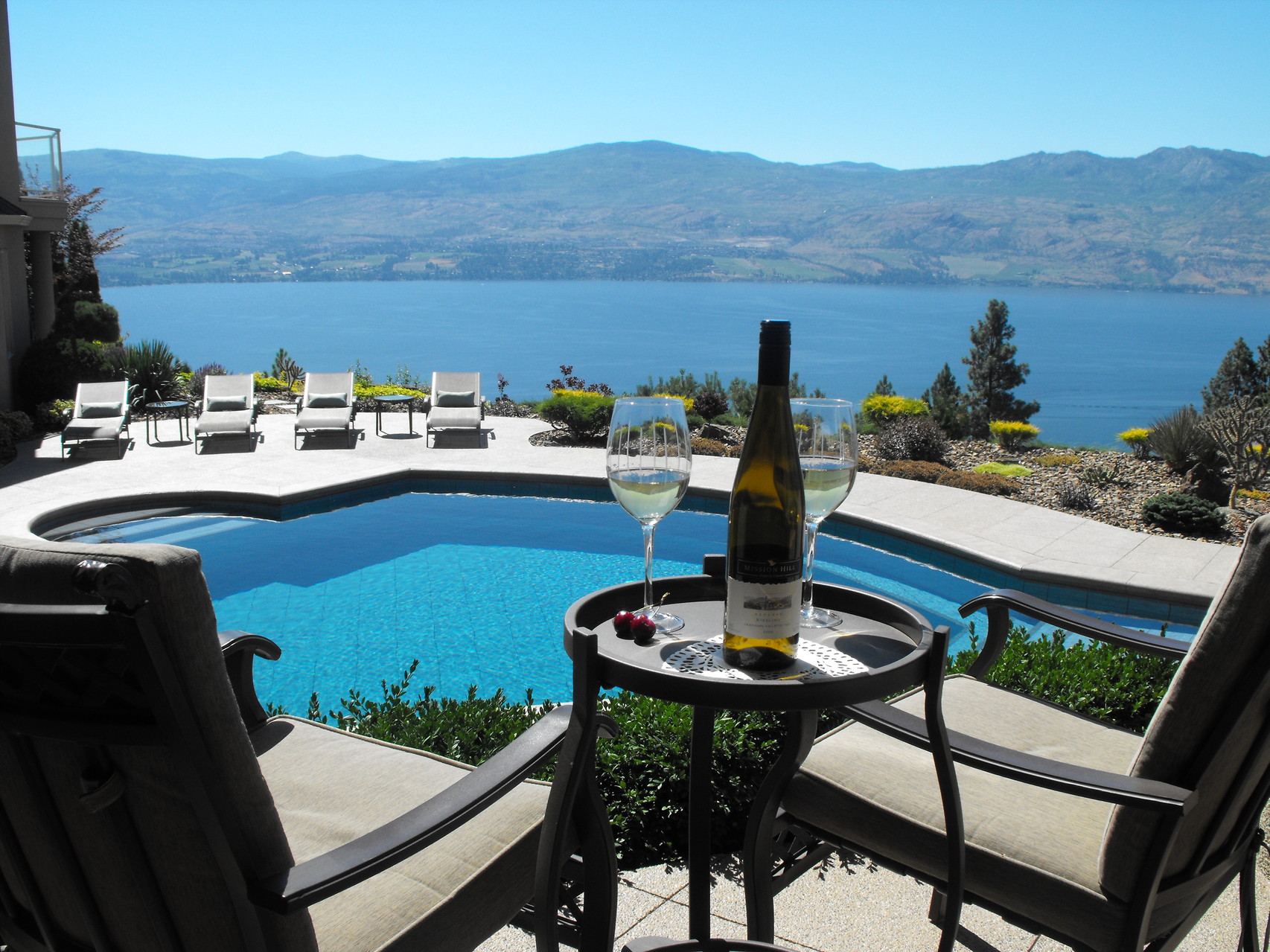 Bed and Breakfast Kelowna Kelowna getaway Lakeview Memories Bed and