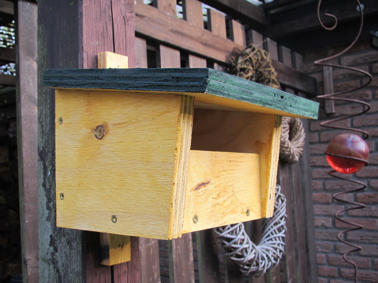 Igelhäuser & Nistkästen - Nistkastenversand.org - Igelhäuser und Nistkästen mit NESTRÄUBERSCHUTZ