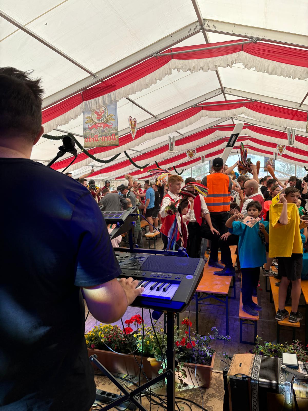 Bierzeltstimmung mit De Gaudimacha