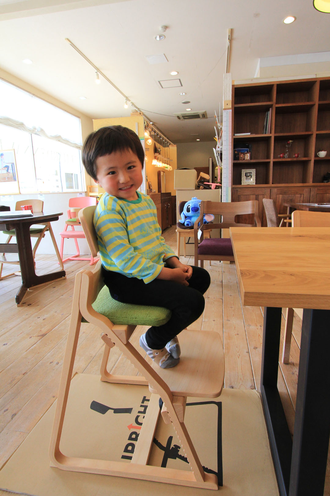 姿勢を守る椅子」アップライトチェア 《昭和町 F様》 - アップライト