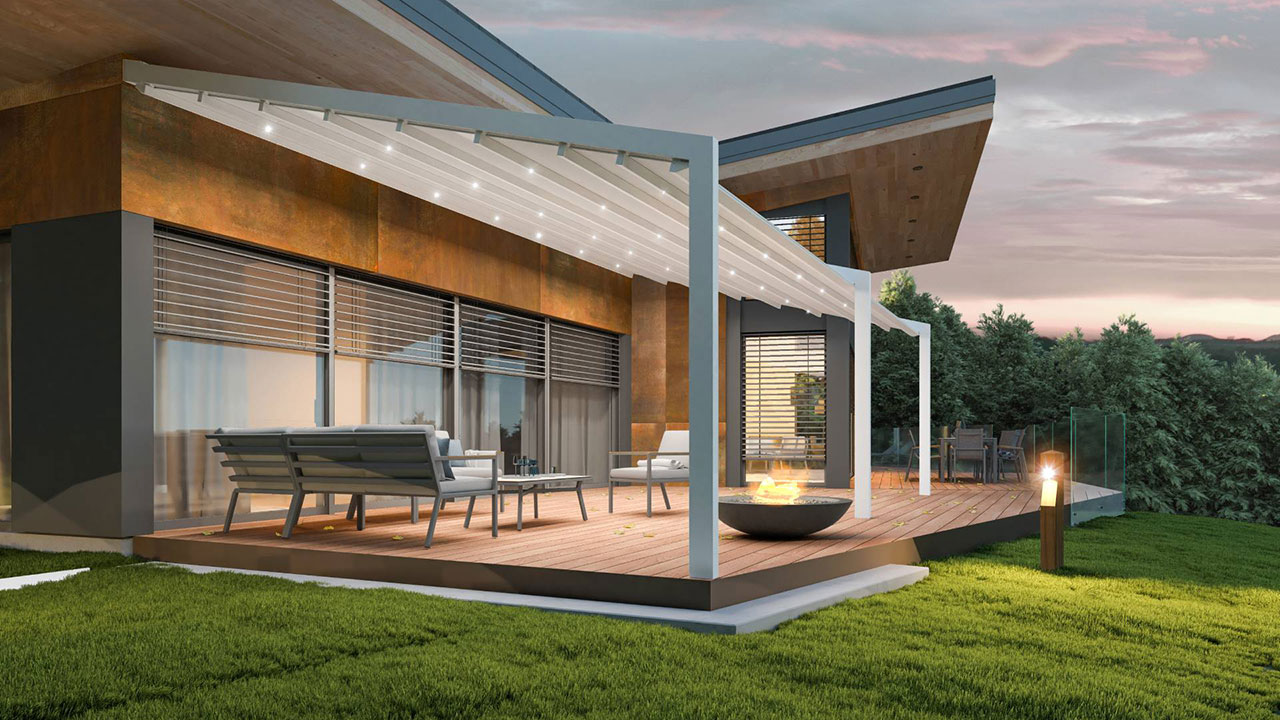 Planendach- bzw. Faltdach-Pergola mit LED-Beleuchtung auf einer Holzterrasse mit Feuerschale.
