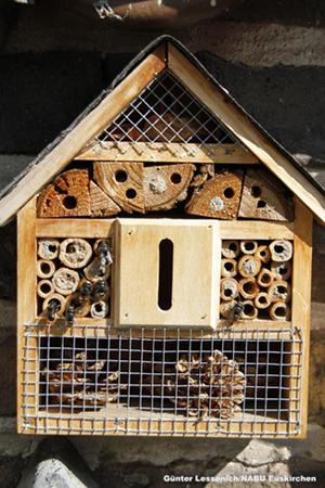 Foto: Ein selbst gebastektes Insektenhotel