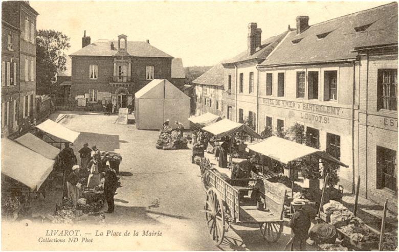 La place de la Mairie et l'hôtel du Vivier 