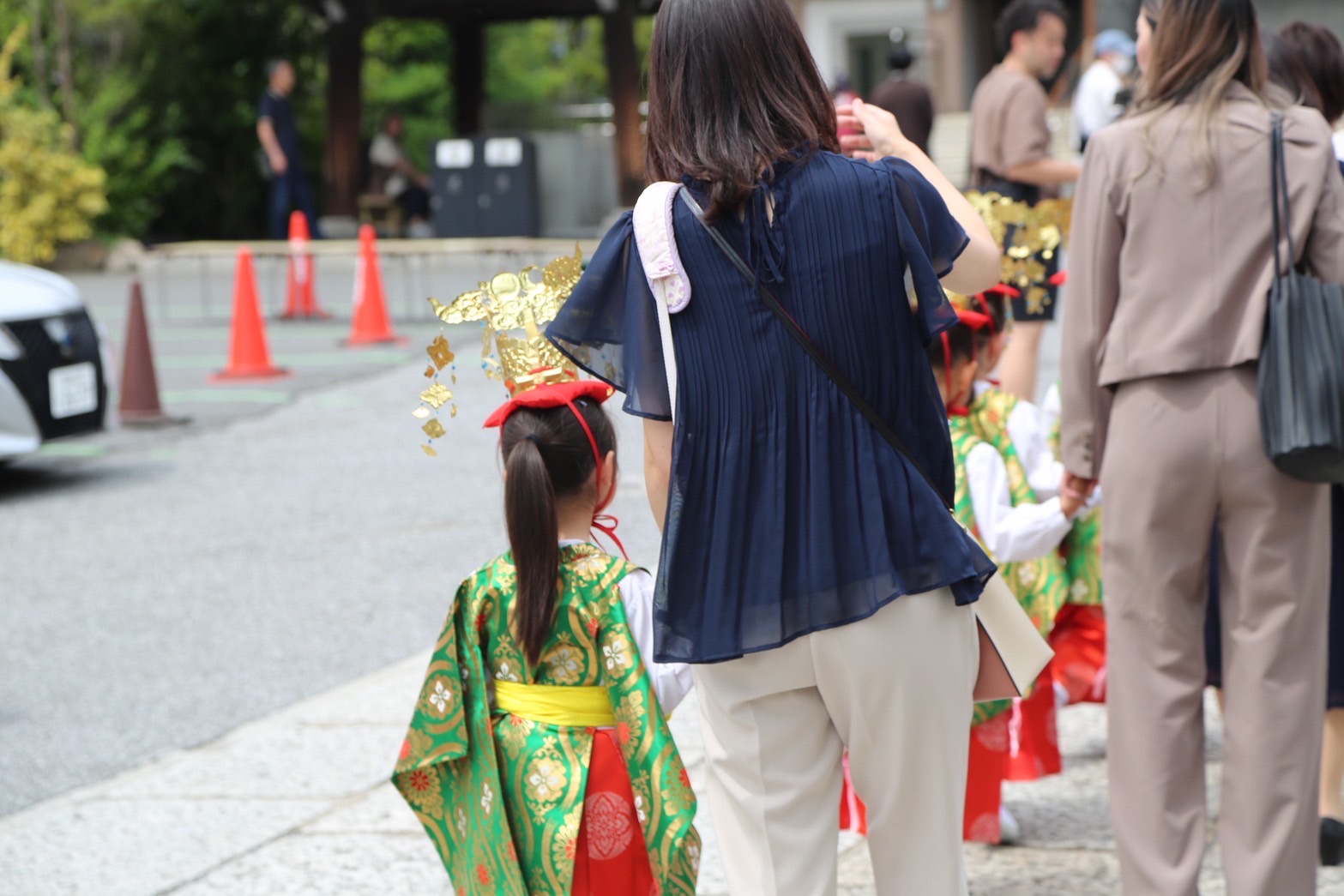 庭儀（稚児行列）　６月６日（土）