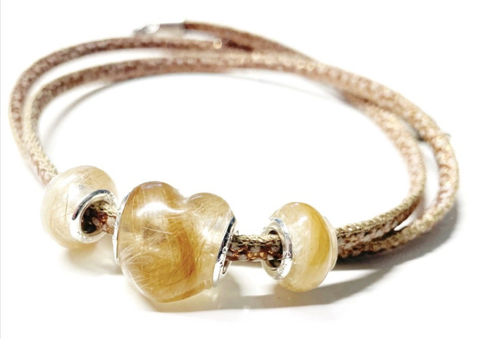 Herz und Perlen mit Haar veredelt, Lederband in Wunschfarbe, Edelstahlverschluss, 3er Perlenset gg.Aufpreis