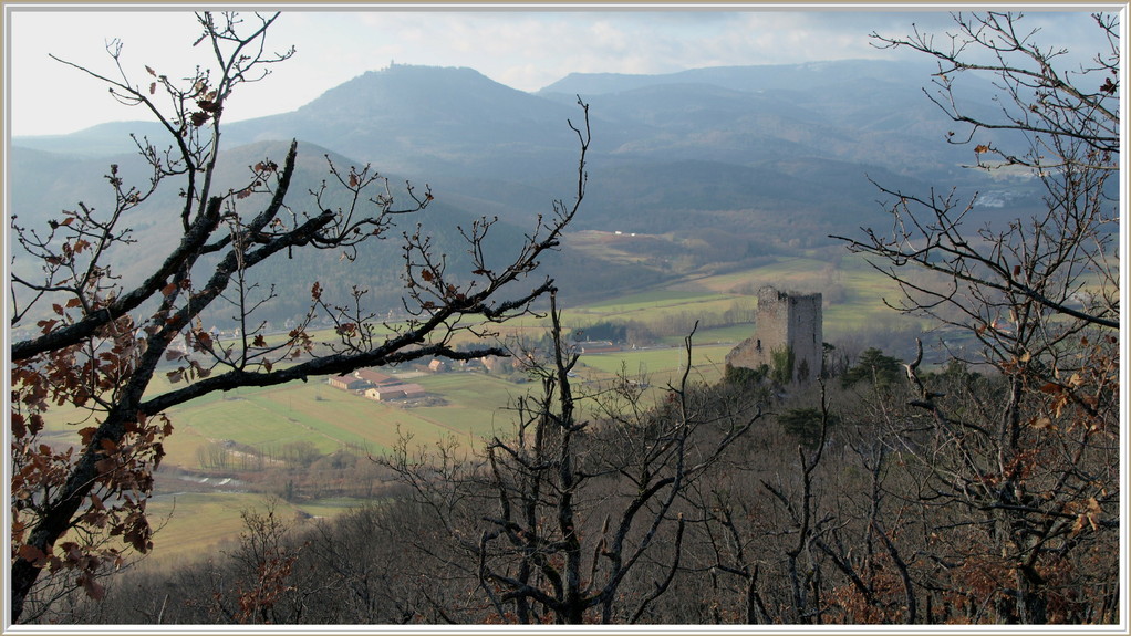 Le Ramstein et au loin le Haut-Koenigsbourg